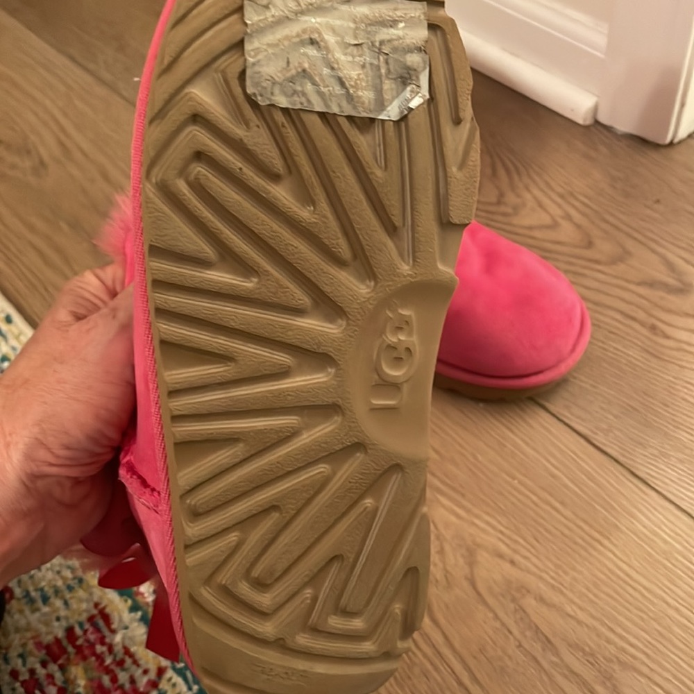Pink UGGS - Picture 9 of 11